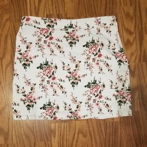 💗Floral mini skirt!